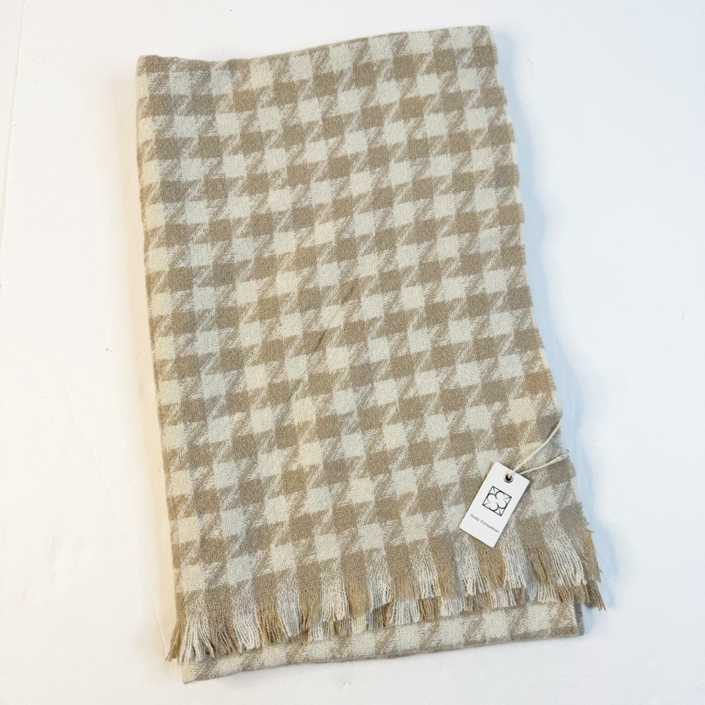 NWT Beige Houndstooth Scarf
